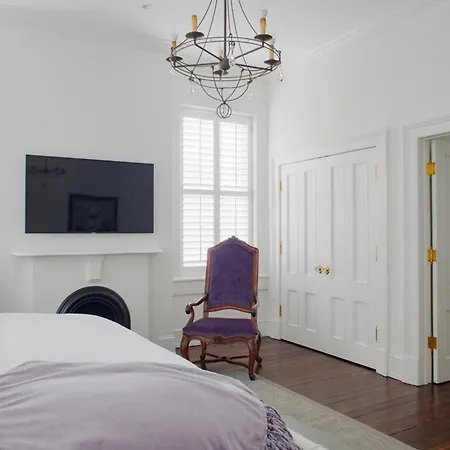 Kasa Jules Savannah Room photo