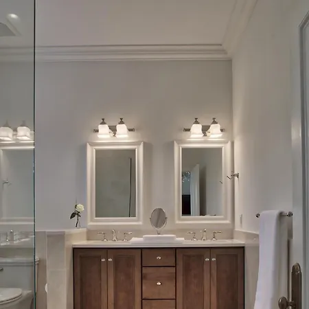 Kasa Jules Savannah Room photo
