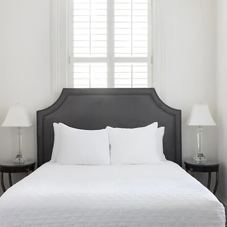 Kasa Jules Savannah Room photo